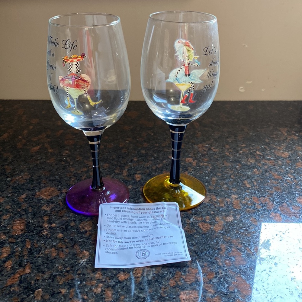 The Bradford Exchange 1 set = 2 cute wine glasses.“